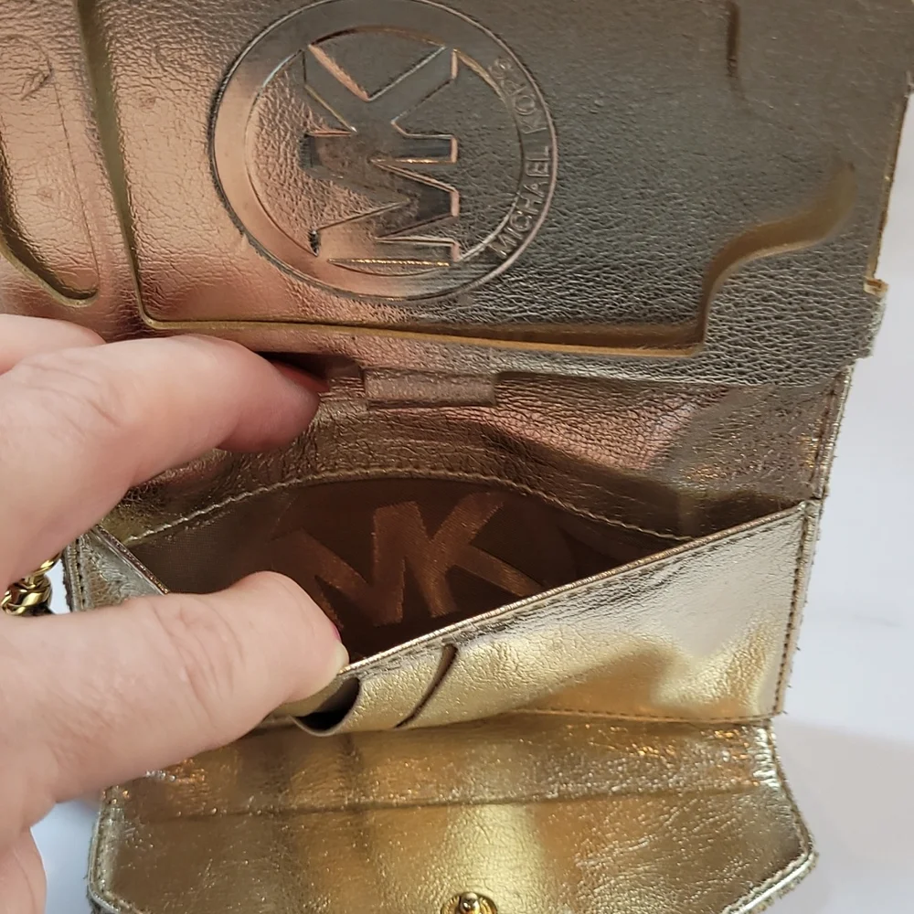 MICHAEL KORS SNAKE PRINT PHONE WRISTLET